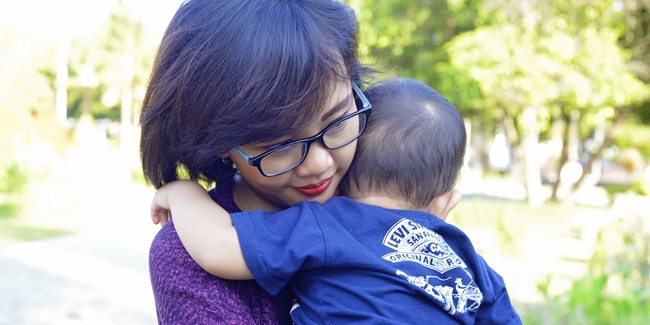 Menjadi Ibu yang Introvert Tidak Selalu Buruk, Ini Manfaatnya